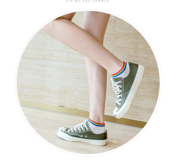 Białe stopki z tęczą PRIDE LGBT